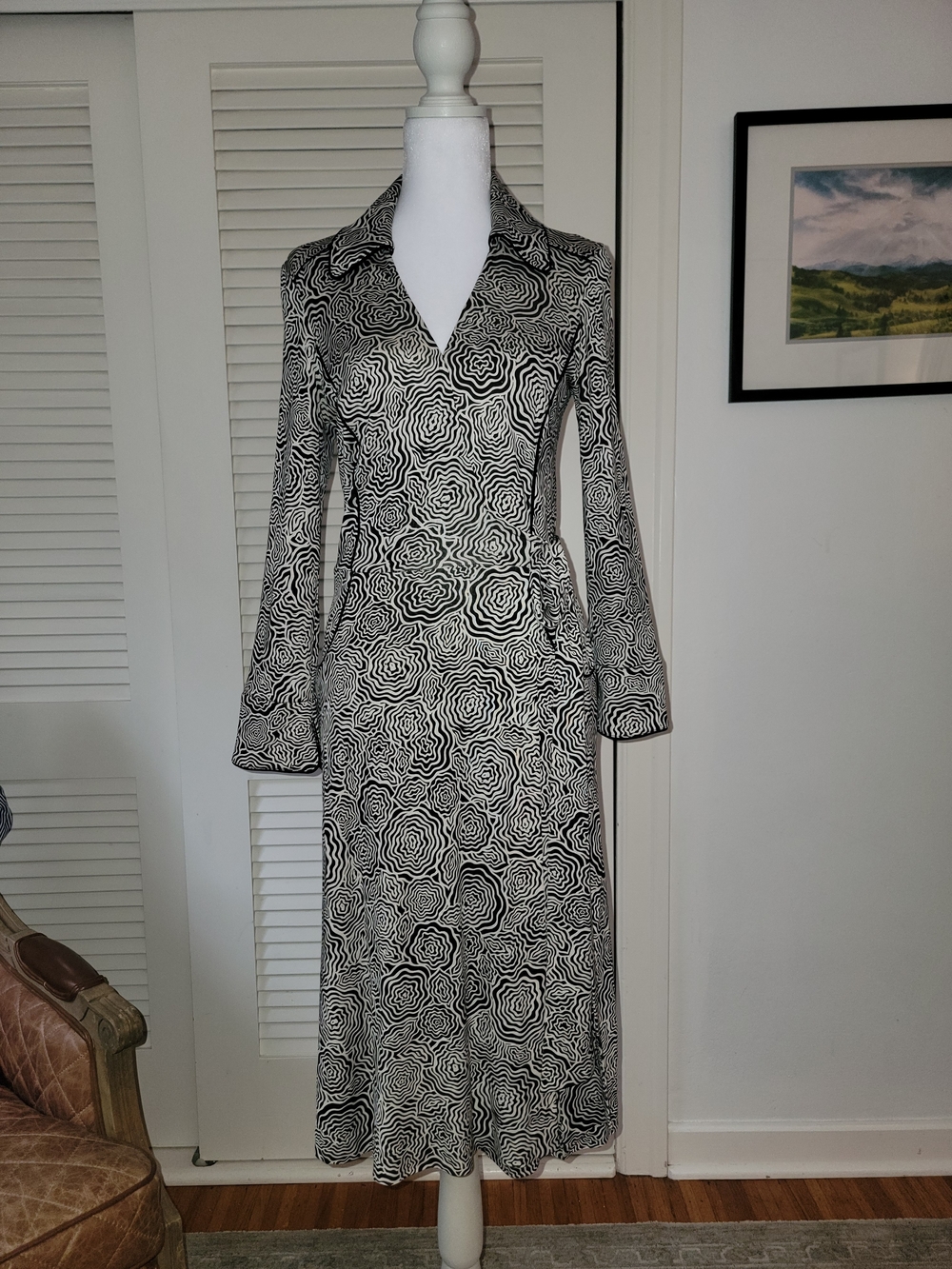 DIANE von Furstenberg Black & White Floral Pattern Wrap Dress